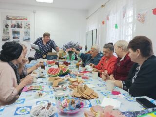 Закружила пора золотая.